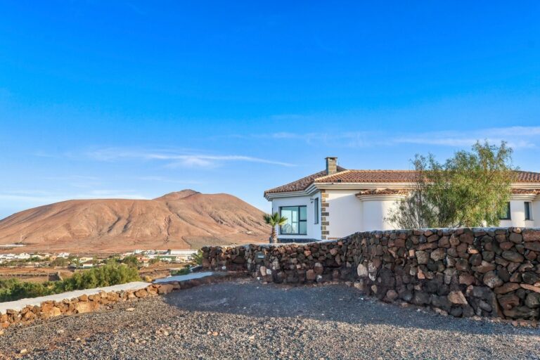 Silent Meditation and Yoga Retreat for Nervous system reset in Fuerteventura, Spain